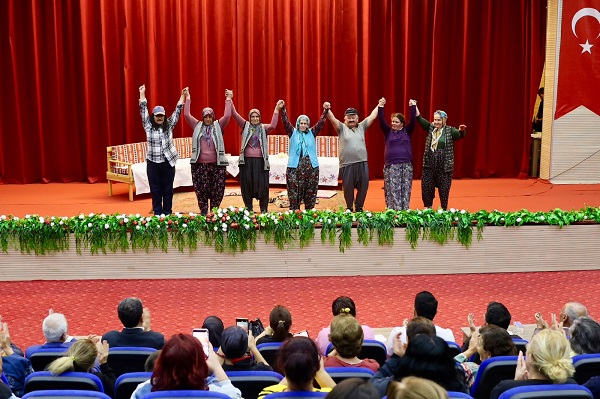 MERSİN-Toroslar Belediyesi, kültür ve sanat etkinlikleriyle toplumsal sorunlara dikkat çekmeye,