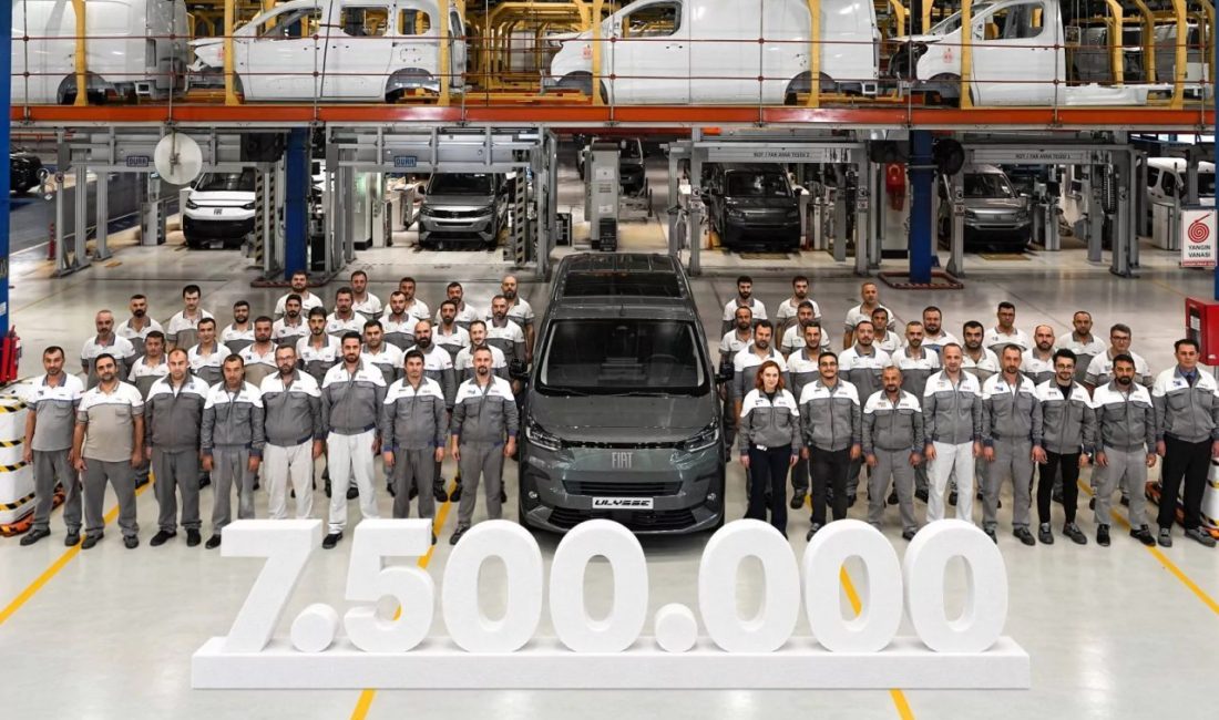 Tofaş, Bursa Fabrikası'nda 7,5 milyonuncu aracı olan Fiat Ulysse'yi üreterek
