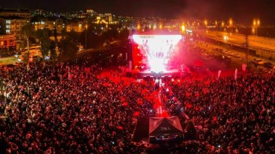 Trabzon Büyükşehir Belediyesi’nin düzenlediği Gastronomi Festivali’nde sahne alan Tuğçe Kandemir,