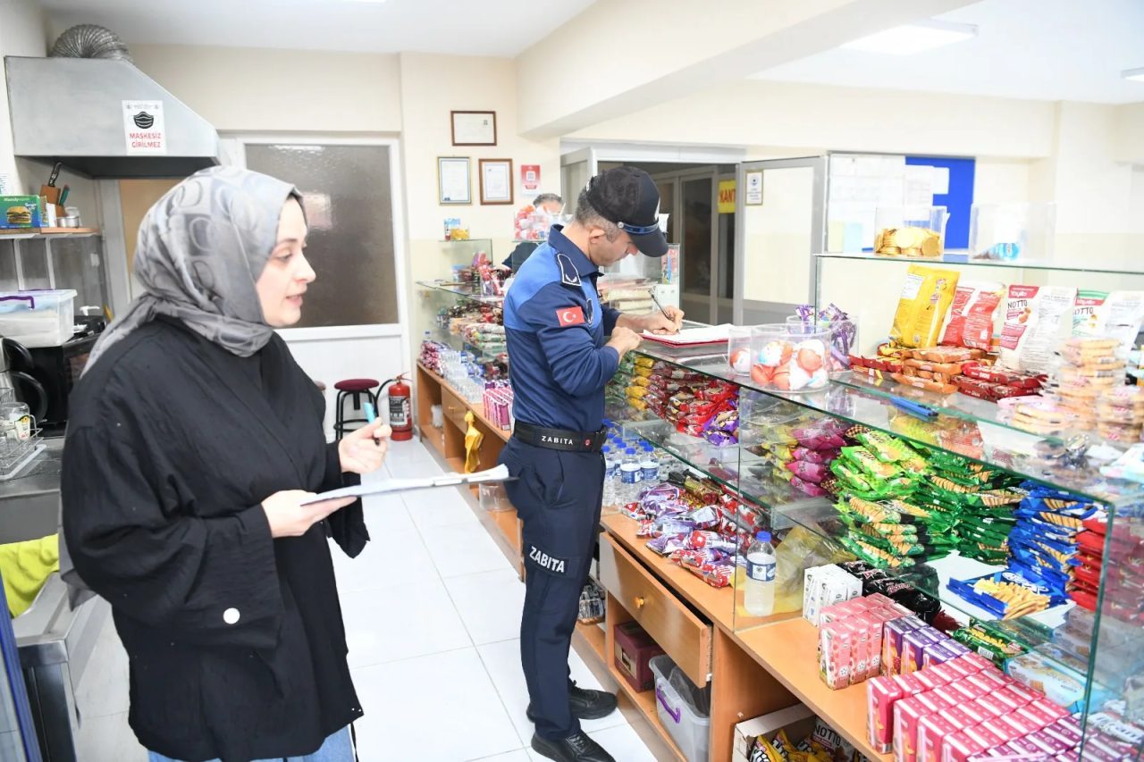 Trabzon Büyükşehir Belediyesi Zabıta Dairesi Başkanlığı ekipleri, öğrencilerin sağlıklı ve