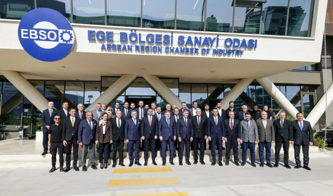 İzmir Büyükşehir Belediye Başkanı Cemil Tugay ile AK Parti Genel