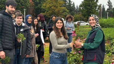 Üsküdar Üniversitesi öğrencileri, Kocaeli Büyükşehir Belediyesi’nin TABİP Projesi’nde tıbbi ve