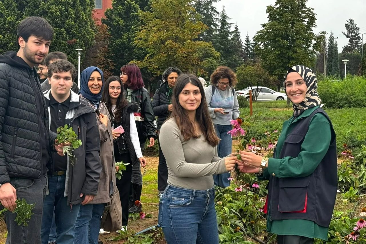 Üsküdar Üniversitesi öğrencileri, Kocaeli Büyükşehir Belediyesi’nin TABİP Projesi’nde tıbbi ve