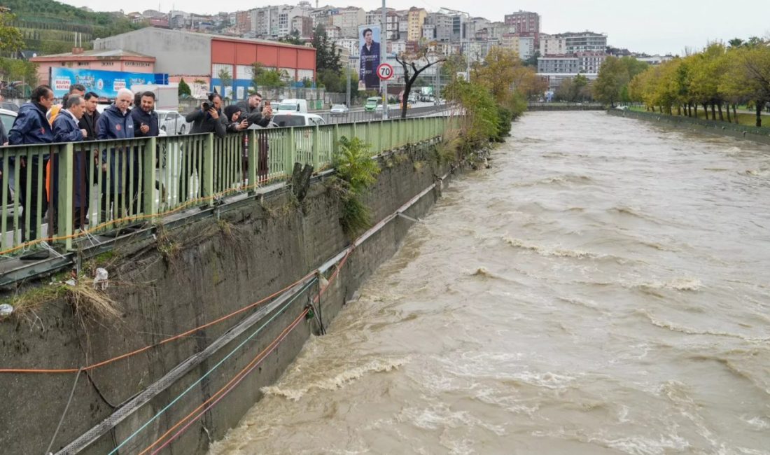 İstanbul Valisi Davut Gül, il genelinde sahadaki çalışmaları yerinde değerlendirirken,