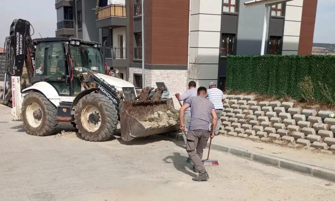 Yenimuhacir Beldesi, altyapı çalışmalarının ardından yollarını hızla yeniliyor. Atatürk Mahallesi'ndeki