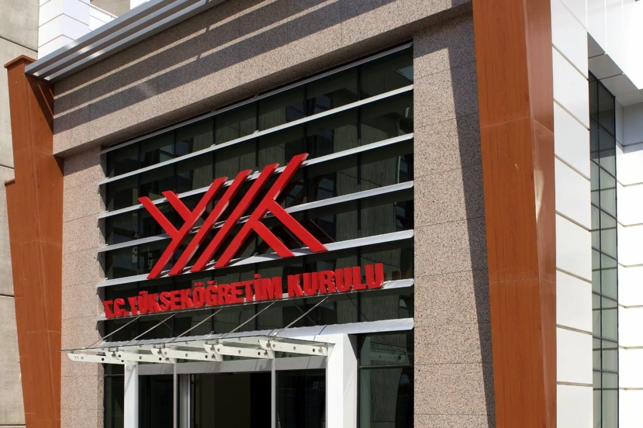 Yükseköğretim Kurulu (YÖK), Yükseköğretim Kanunu’nun Geçici 85. maddesi kapsamında yeniden