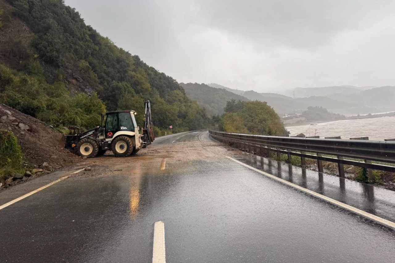 Zonguldak’ta etkili olan kuvvetli yağışlar nedeniyle sel, su baskını ve